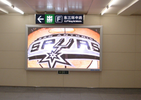 地鐵全（quán）彩LED顯示屏