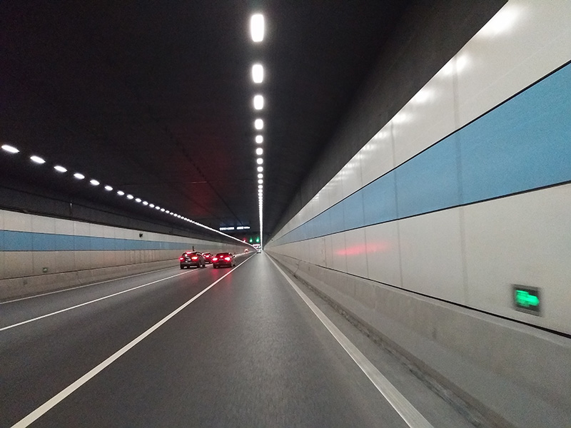 公路隧道（dào）的區域燈具布置