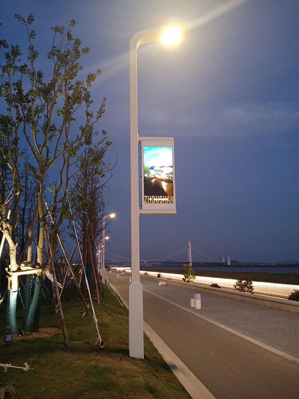 智慧燈杆（gǎn）,為城市夜景,增添（tiān）科技感,美感